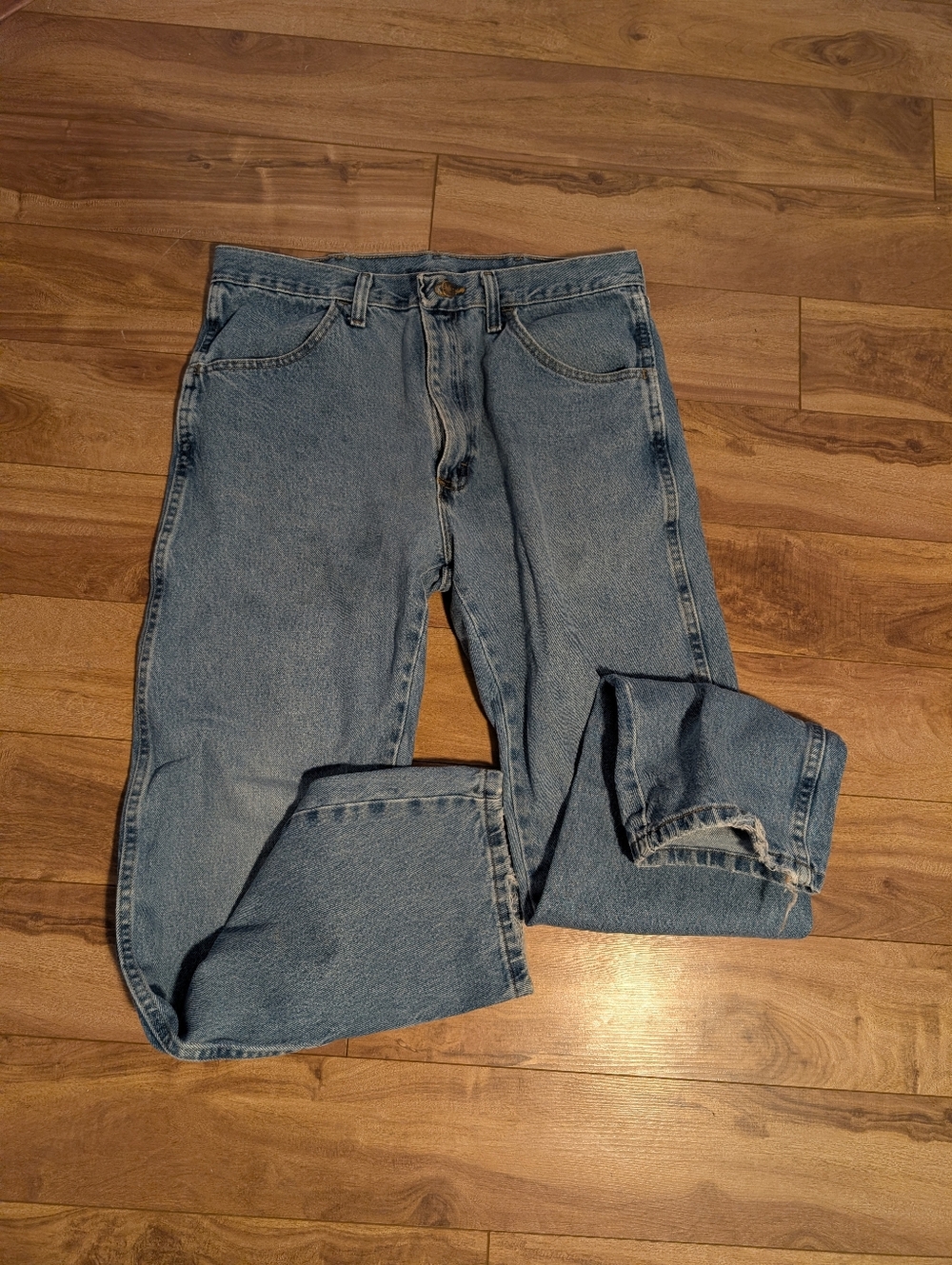 32x32 Classic Men’s Light Blue Denim Jeans